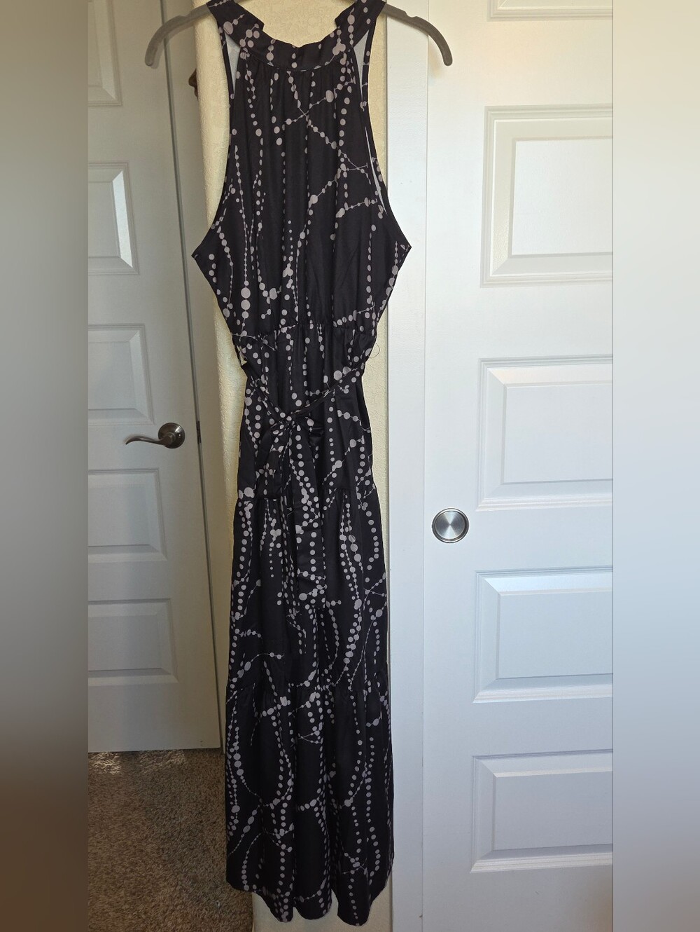 Black Sleeveless Maxi Dress with Gray Dot Chain Print